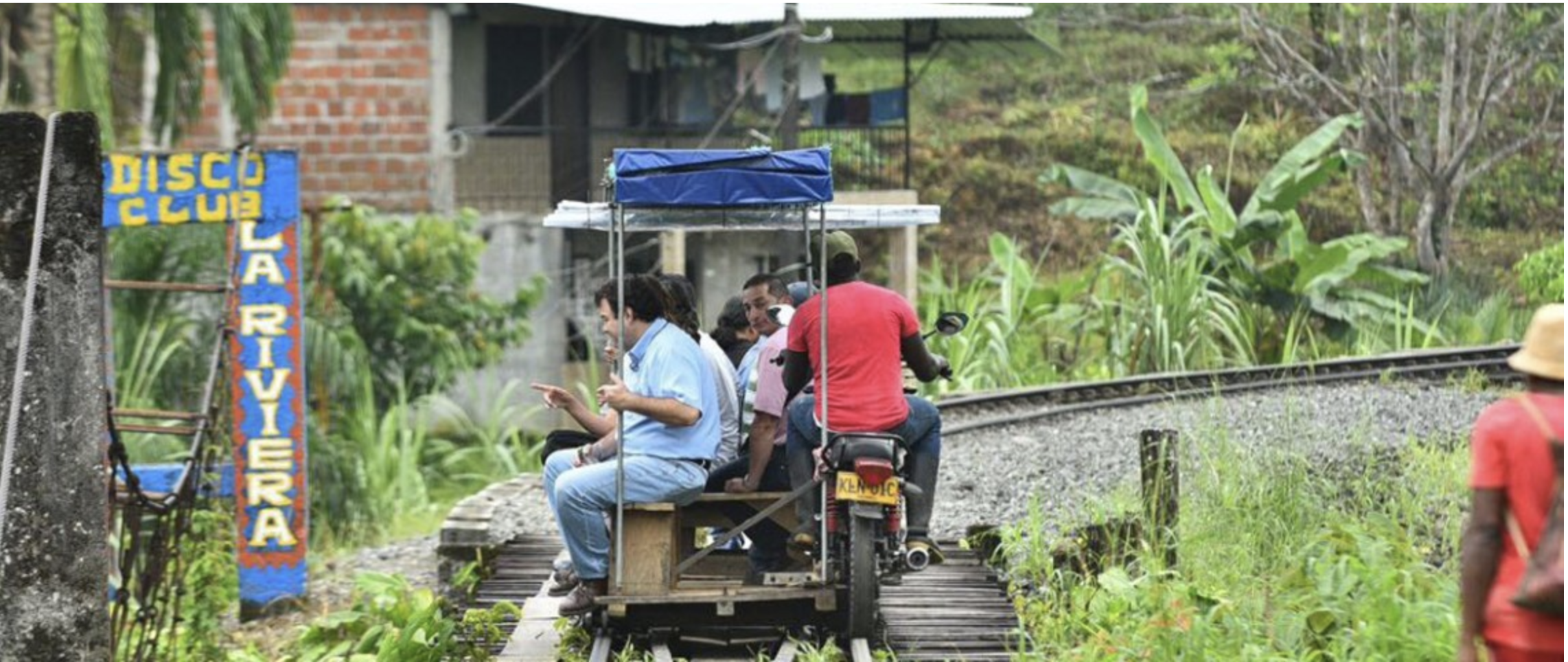 Defensor del Pueblo rumbo a la planta de tratamiento de Escalerete, en la reserva natural de San Cipriano, Buenaventura