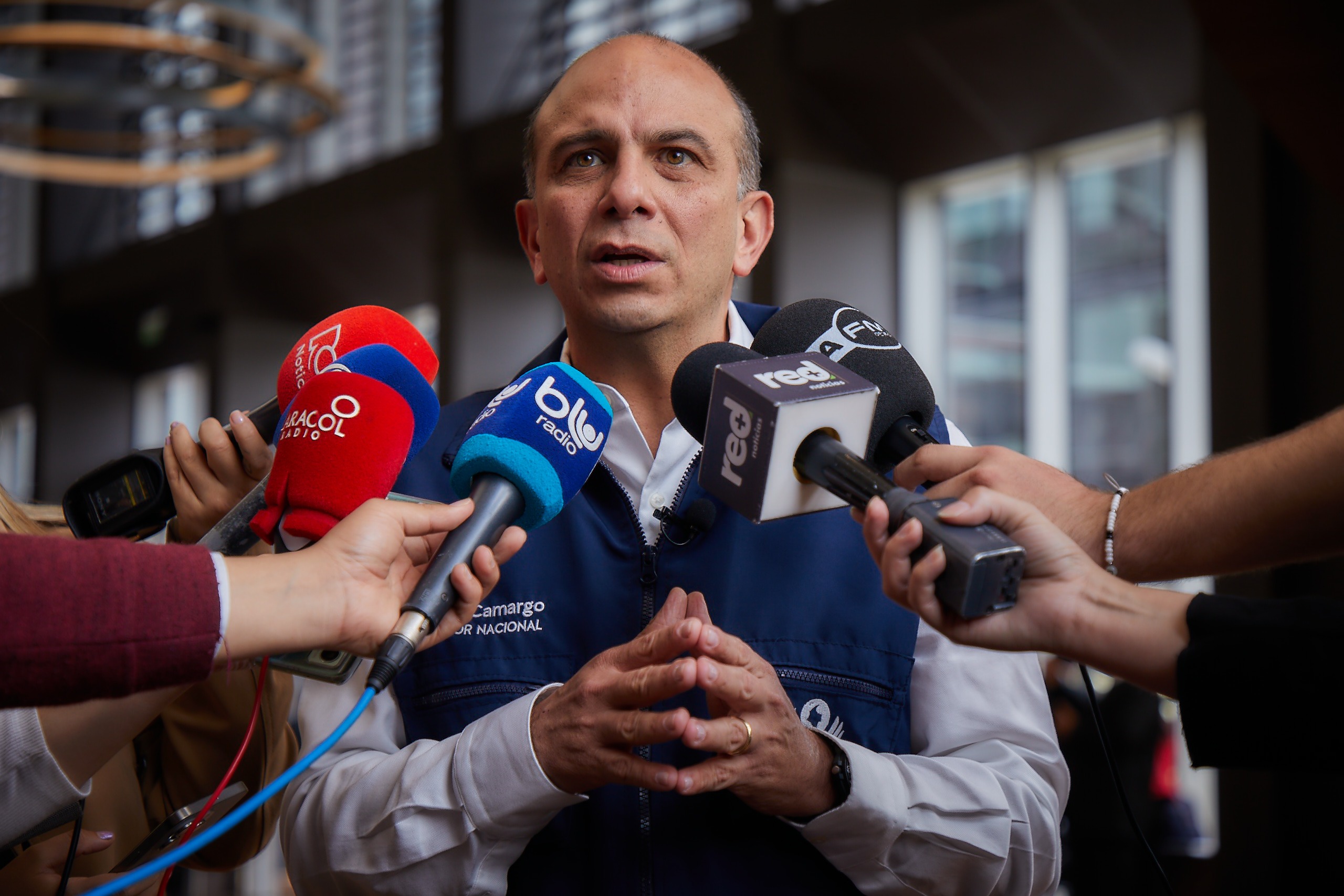 Hoy presento formalmente mi renuncia como Defensor del Pueblo de Colombia, cargo en el que permaneceré hasta el momento en que la honorable Cámara de Representantes la acepte.