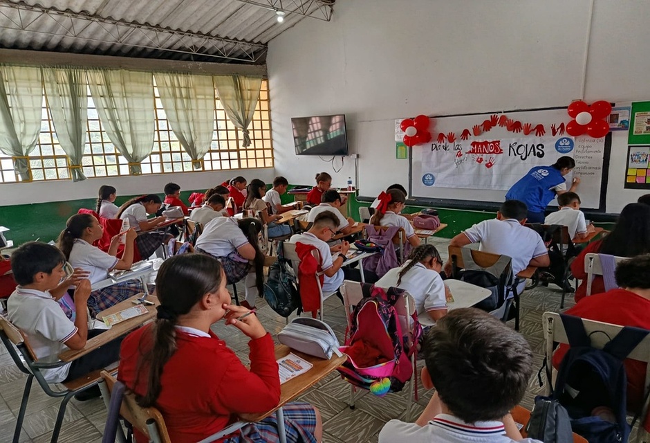 Día Internacional de las Manos Rojas.