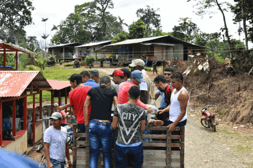El desplazamiento forzado y el confinamiento afectaron a más de 80.000 personas en Colombia durante el primer semestre de 2026.