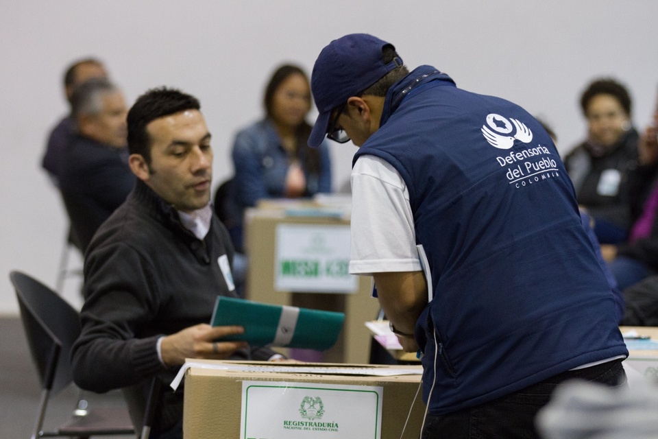 Compromiso por un proceso electoral libre y en paz en Colombia.