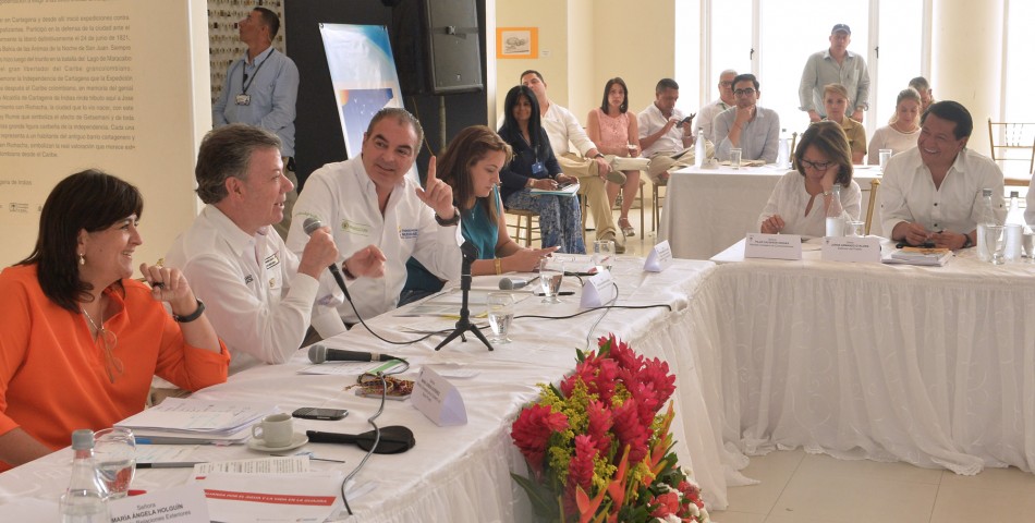 Defensor del Pueblo en reunión con el Presidente Santos, y otras autoridades, para revisar situación de la niñez, seguridad y el agua potable en La Guajira.