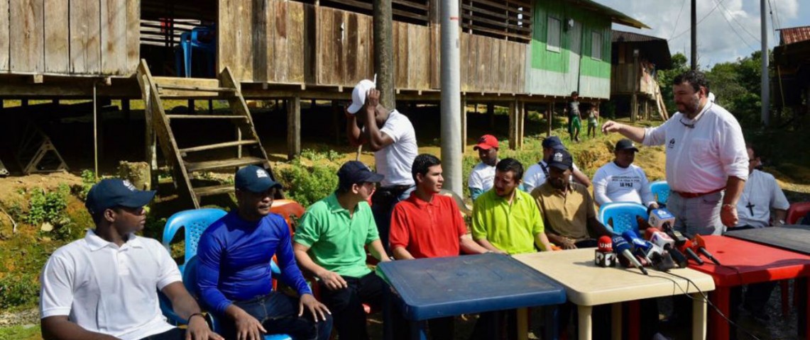 Defensor del Pueblo, Carlos Negret, lideró comisión humanitaria para recibir a seis ciudadanos que se encontraban en poder del ELN en Chocó