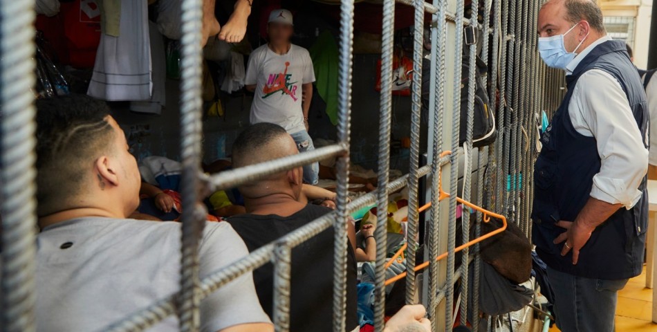 En los centros detención transitoria de Cali, la población privada de la libertad asciende a 20.951 personas, lo que representa un hacinamiento de 194%.