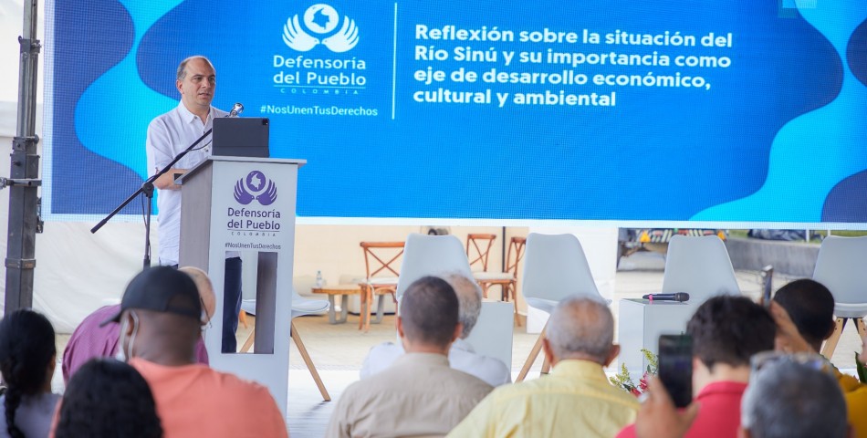 Defensor Carlos Camargo presidió la presentación del informe ‘Reflexión sobre la situación del Río Sinú y su importancia como eje de desarrollo económico, cultural y ambiental’, realizada en Montería, Córdoba.