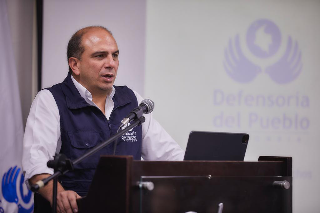 “Es absurdo que los grupos armados hablen de hacer la paz y sus acciones sean muestras de guerra”