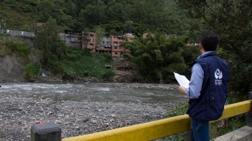 omunidad asegura que los trabajos de dragado del río Rionegro, para extracción de minerales, han generado grietas que atraviesan 29 casas.