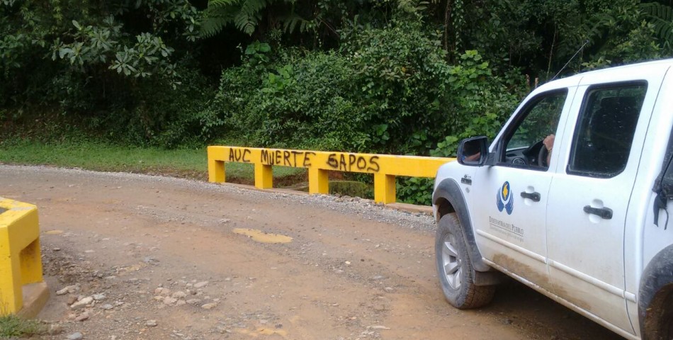 Delincuentes que emitieron panfletos y han dejado grafitis a nombre de las AUC, serían los responsables de estas acciones de inseguridad, que se suman al homicidio de un líder social en la región.