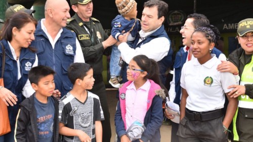 “Vamos a pavimentar la calle de Colombia con la paz”: Defensor del Pueblo