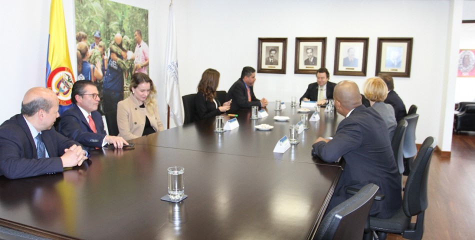 Defensoría del Pueblo y USAID firman acuerdo para garantizar mejor ...