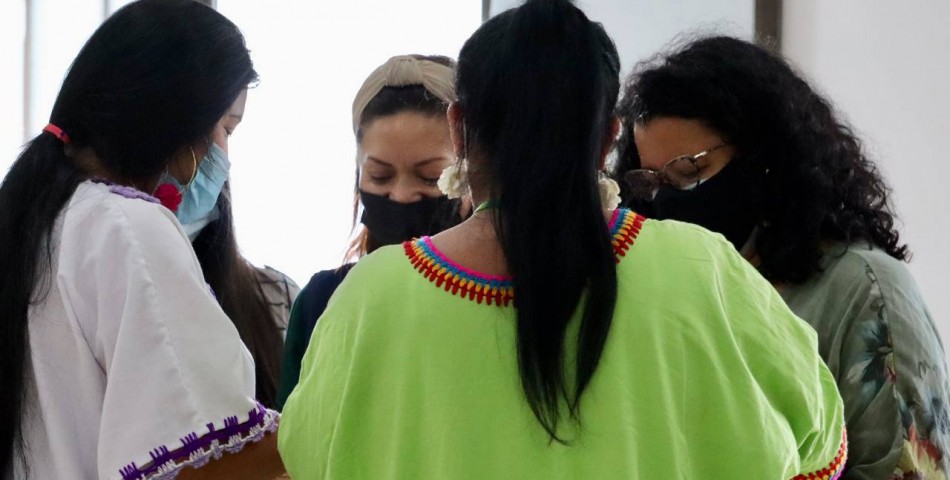Con acompañamiento técnico de la Defensoría, organizaciones de mujeres presentaron ante la JEP, el primer ‘Informe sobre violencias basadas en género con énfasis en violencia sexual contra mujeres del sur del Valle del Cauca y norte del Cauca’.