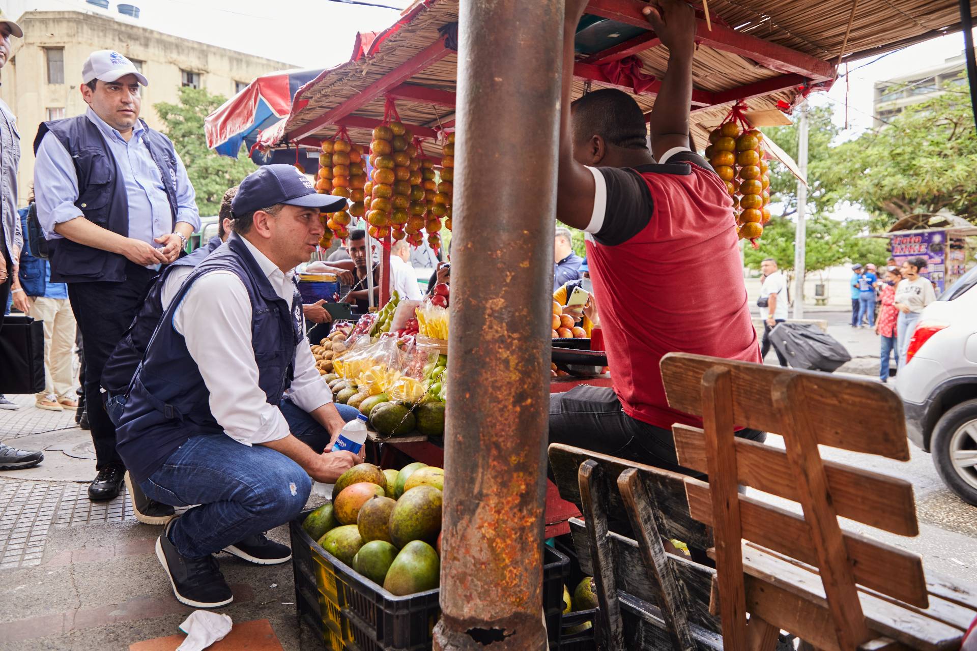 Defensor Camargo reunido con transportadores y comerciantes para revisar su situación y la respuesta de las autoridades para garantizar su derecho a la integridad y al trabajo.
