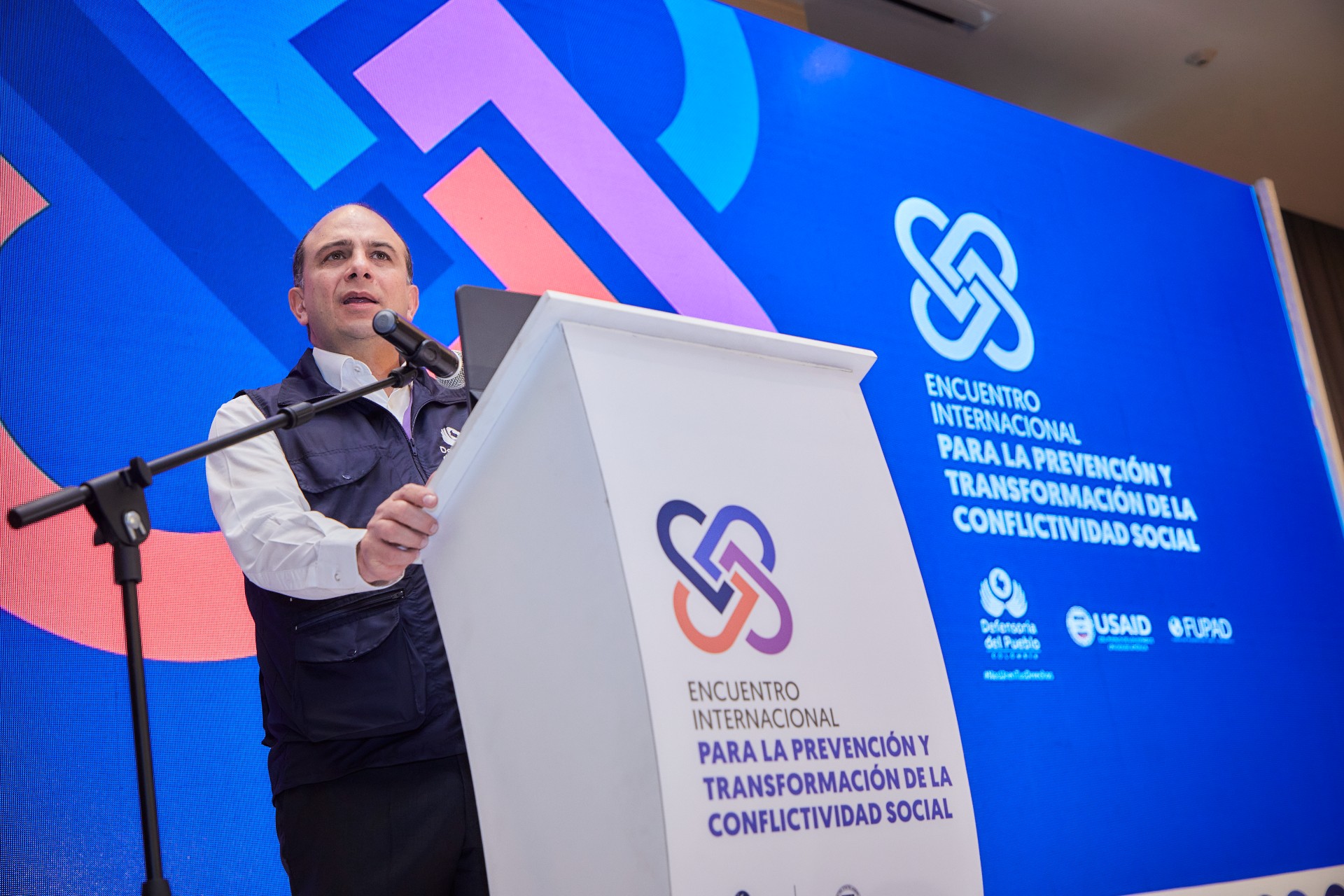 Al menos 13 casos tendrían una vinculación con estructuras o grupos armados ilegales, de acuerdo con la información obtenida en espacios interinstitucionales y en las Alertas Tempranas de la Entidad.