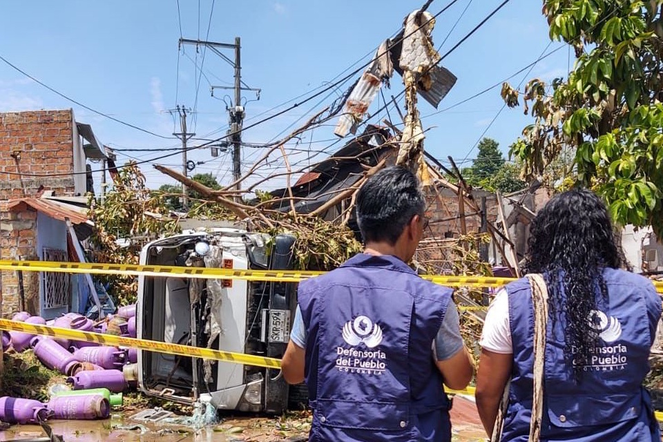 Tras incendio, Defensoría del Pueblo acompaña a comunidad de Barrancabermeja para garantizar su atención 