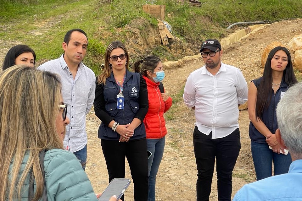Defensoría del Pueblo fue garante en mesa de diálogo por quejas de colapso de viviendas en Silvania, Cundinamarca  