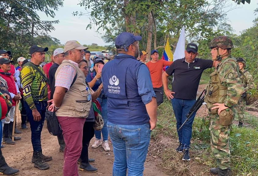 Defensoría del Pueblo avanza en mediación para poner fin a tensiones entre militares y campesinos de Vista Hermosa (Meta)