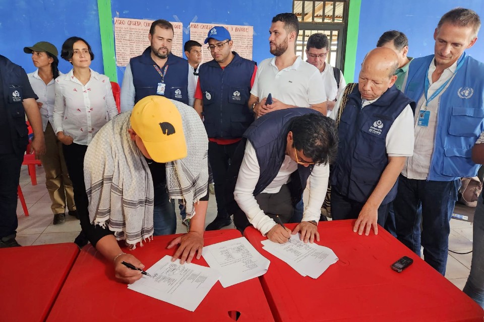 Negociaciones campesinos Caquetá. 