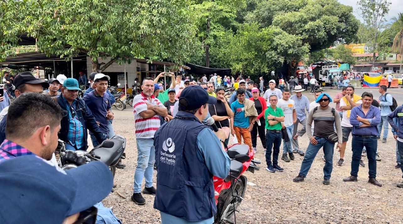 Mediación de la Defensoría del Pueblo contribuyó a desbloquear la vía que comunica a Bucaramanga y Barrancabermeja (Santander)  