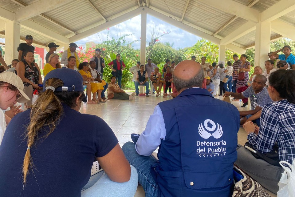 Defensoría del Pueblo se reúne con pobladores de Carmen de Bolívar para abordar problemática de reubicación de viviendas