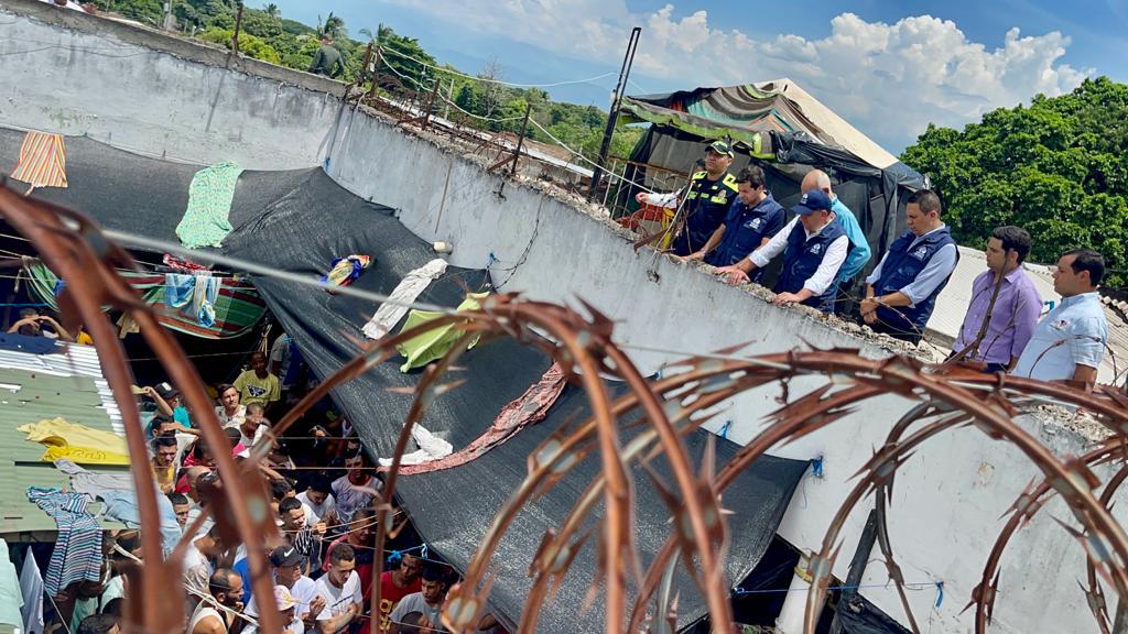Defensor del Pueblo advierte que el hacinamiento en los centros de detención transitoria es una bomba de tiempo