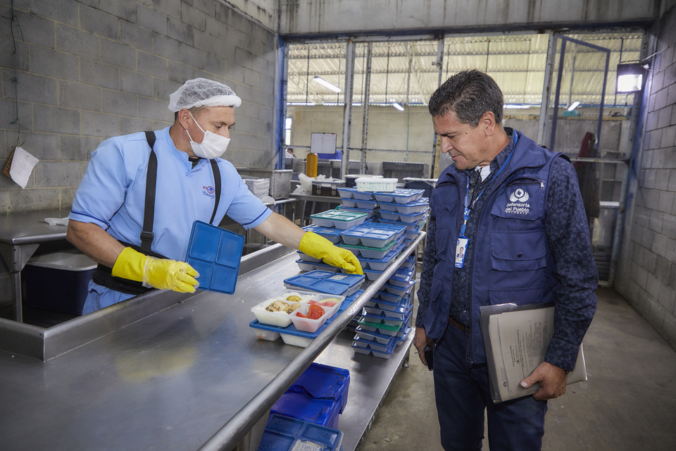 “Julio Ricardo Aparicio Corredor: 32 años al servicio de los derechos humanos”.