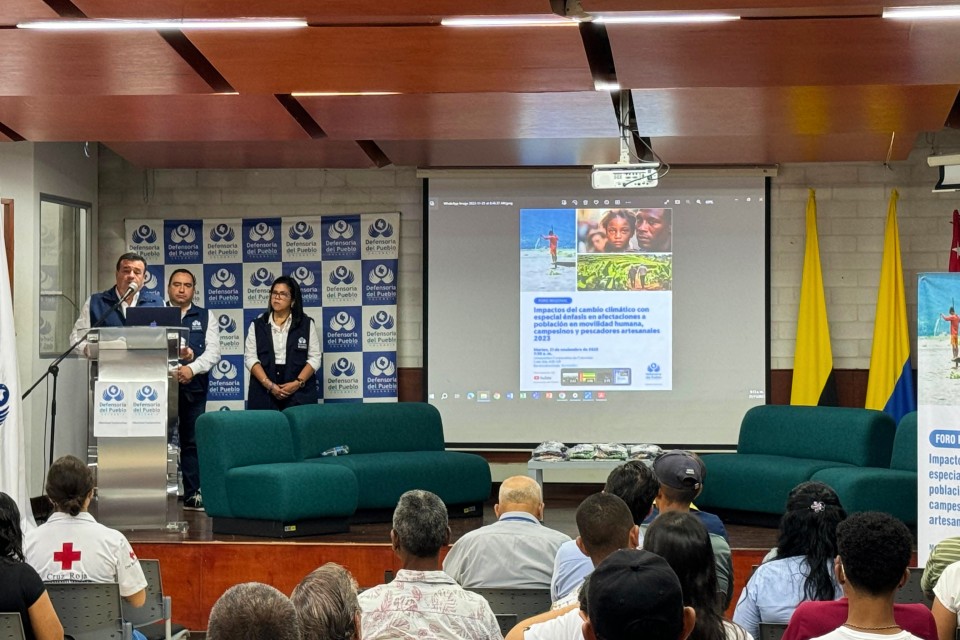 Casi 9.850 personas desplazadas en 2023 por eventos asociados al cambio climático, advierte la Defensoría del Pueblo