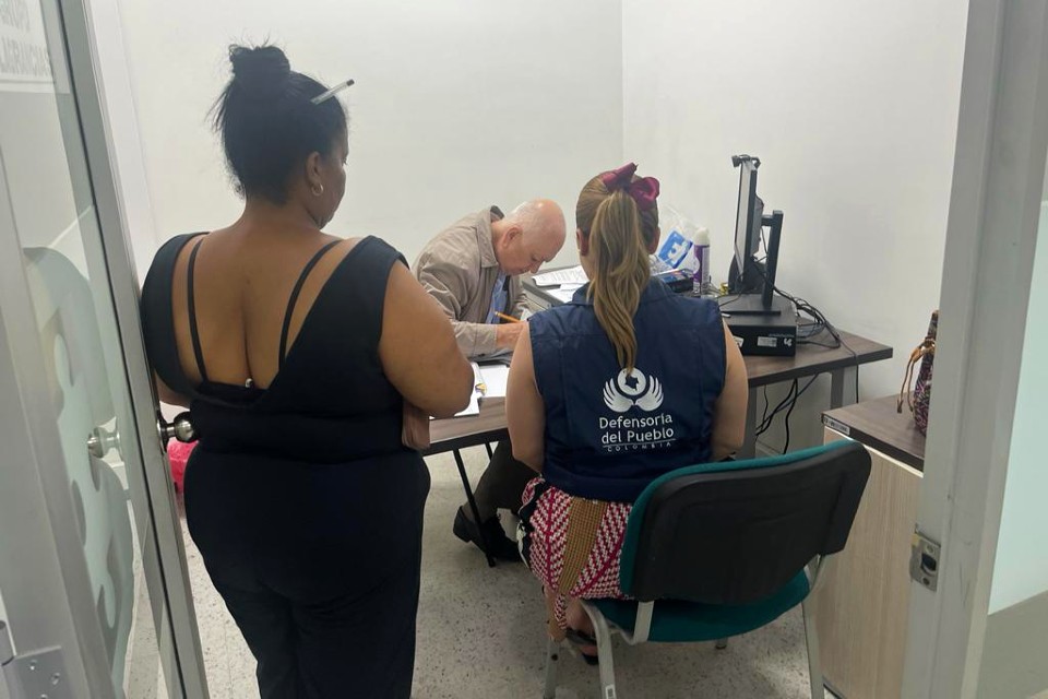 Defensoría interviene con acción humanitaria en estación de policía en Cali