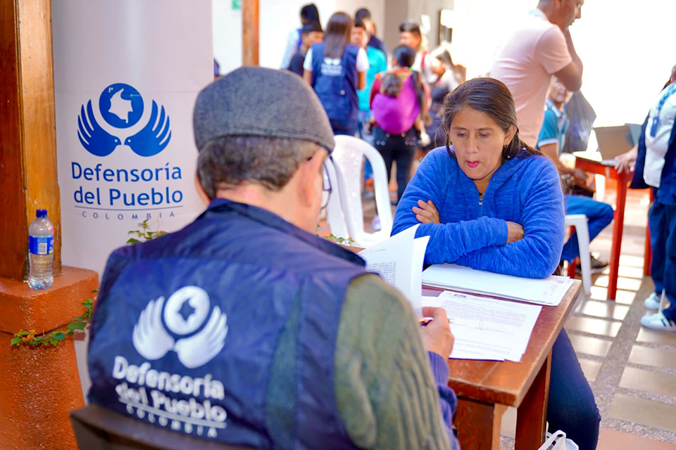 Defensoría en tu Comunidad beneficia a más de 250 personas en Apia, Risaralda