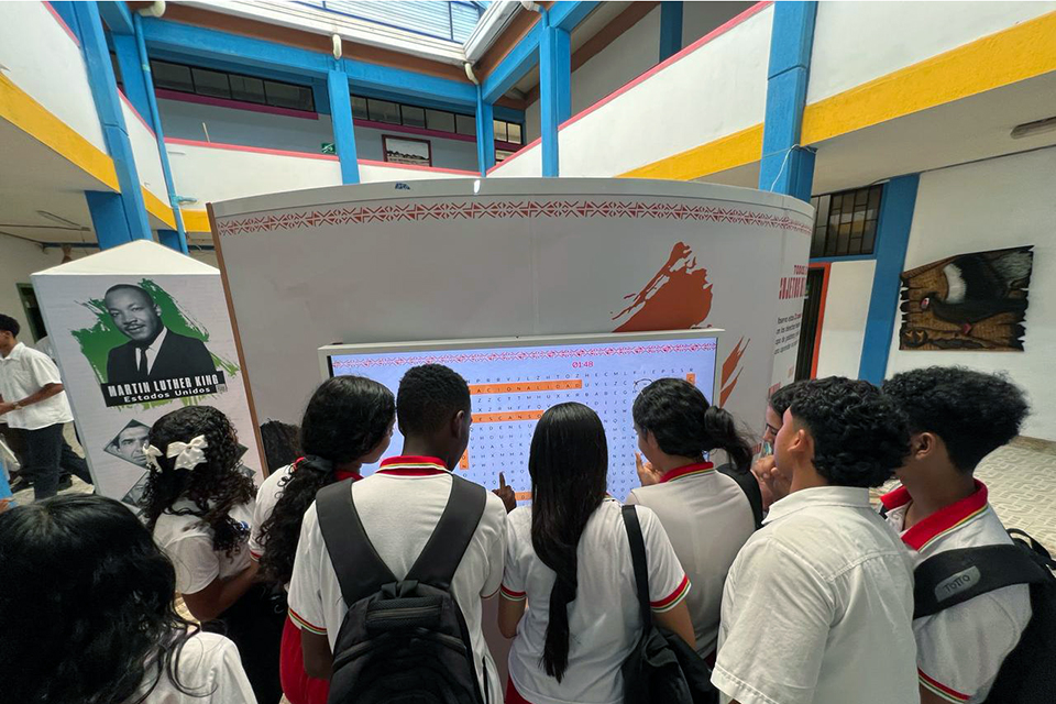 Defensoría inicia en Caucasia (Antioquia) la gira del único Museo Itinerante de Derechos Humanos en Colombia