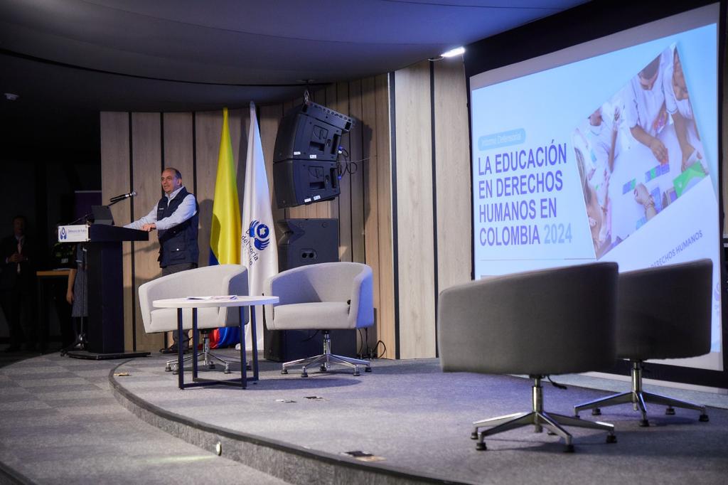 Defensor del Pueblo presenta el primer informe sobre educación en derechos humanos en Colombia