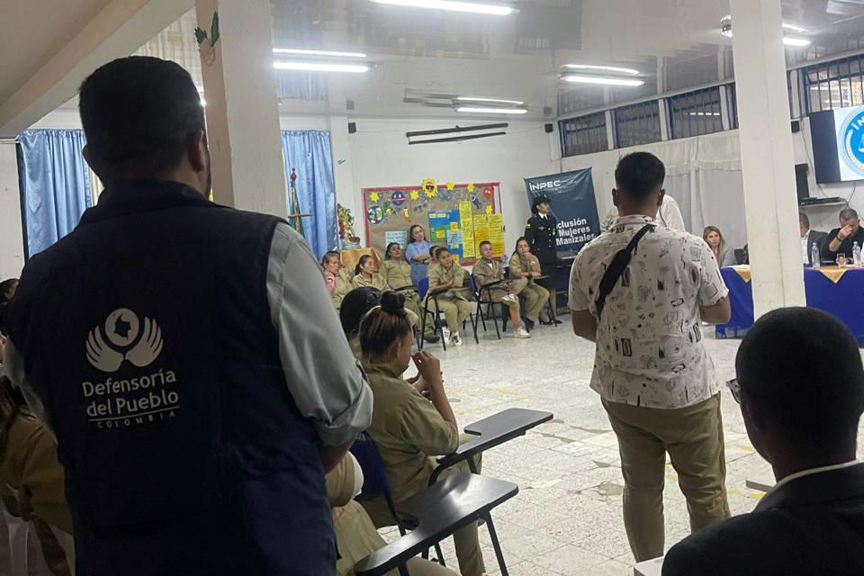 Defensoría acompaña visita por centros penitenciarios y carcelarios de Manizales