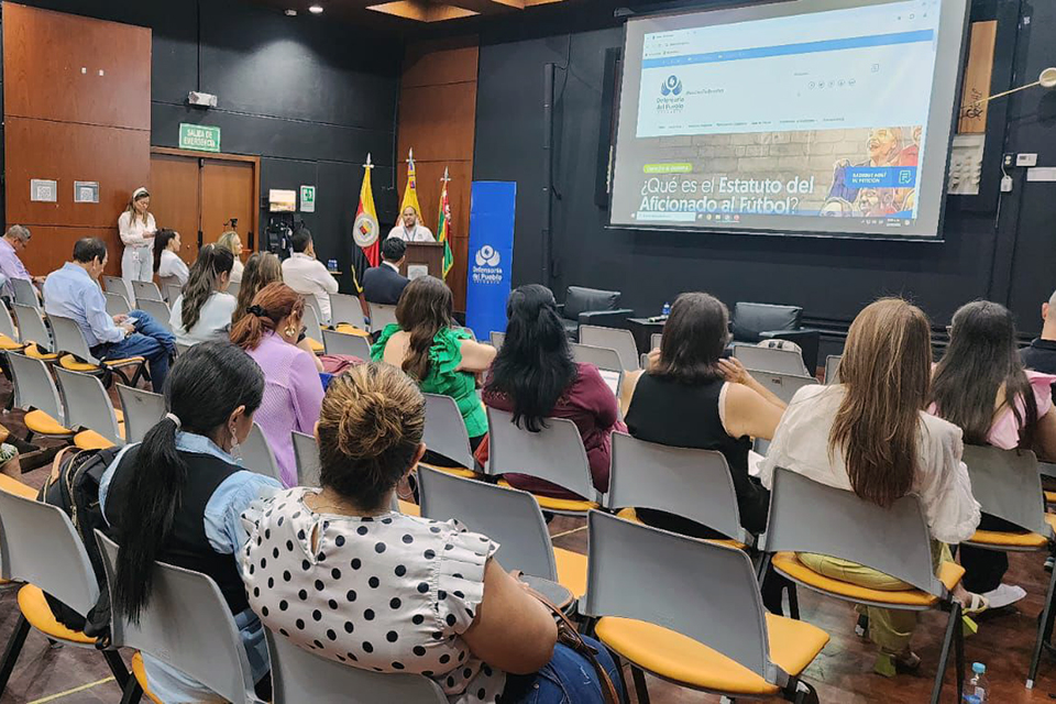 Defensoría del Pueblo fortalece capacidades de defensores públicos en Bucaramanga