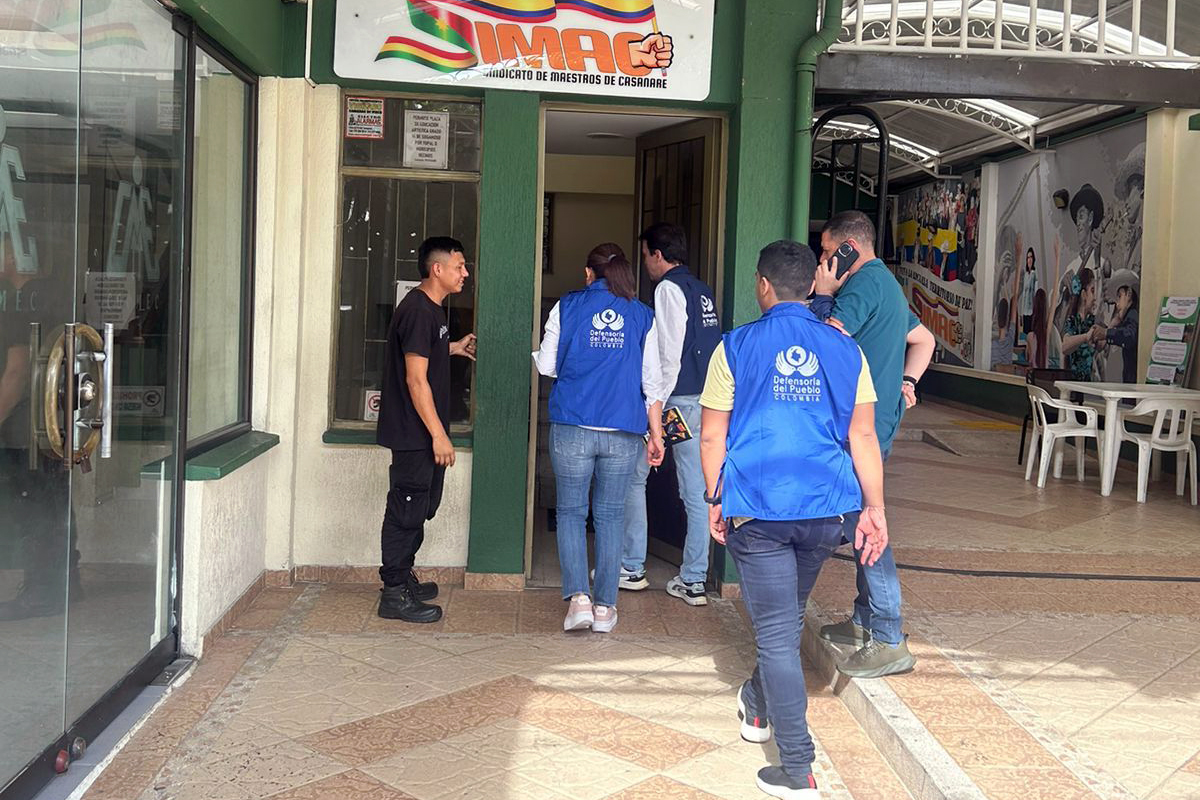 Conéctate con el Defensor del Pueblo acerca a sindicatos y Magisterio por la salud de los docentes en Colombia