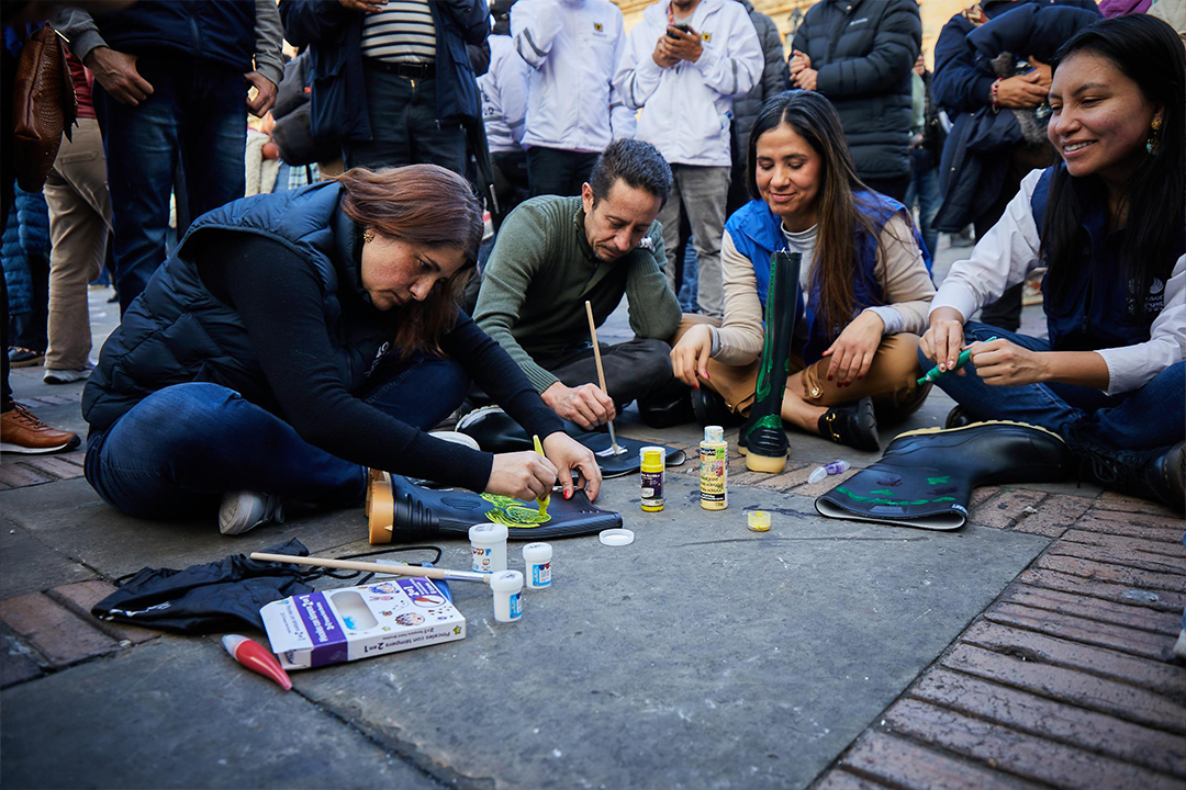 Defensora del Pueblo acompañó acto simbólico del colectivo ‘Madres de Falsos Positivos’