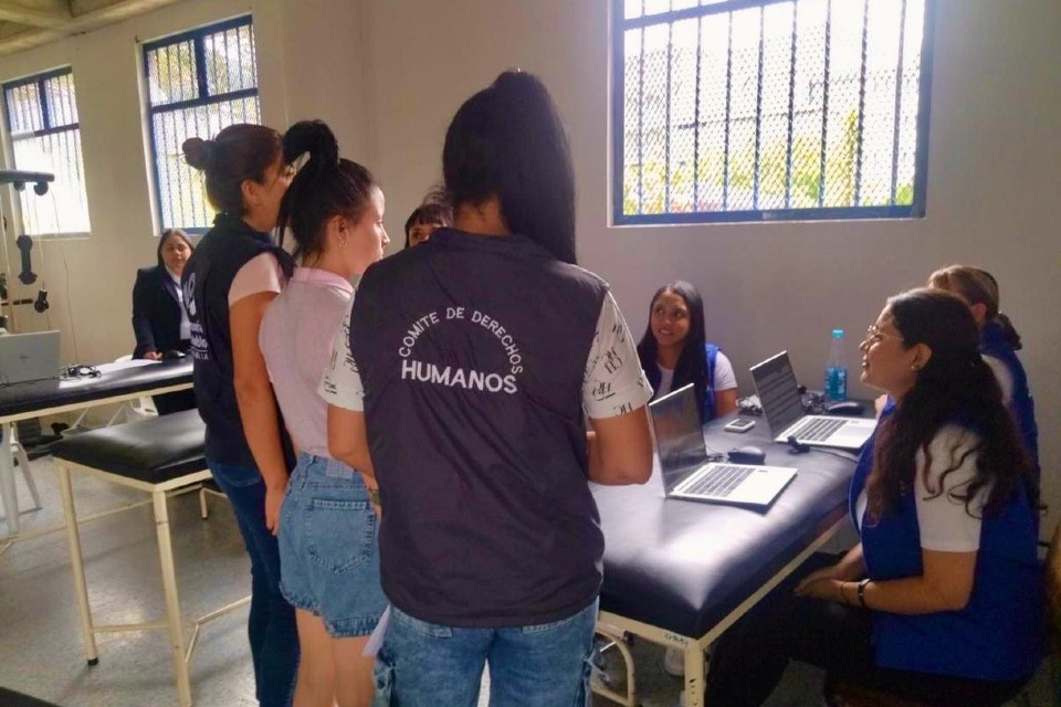 Defensoría del Pueblo lleva salud y justicia a mujeres del Complejo Penitenciario de Medellín