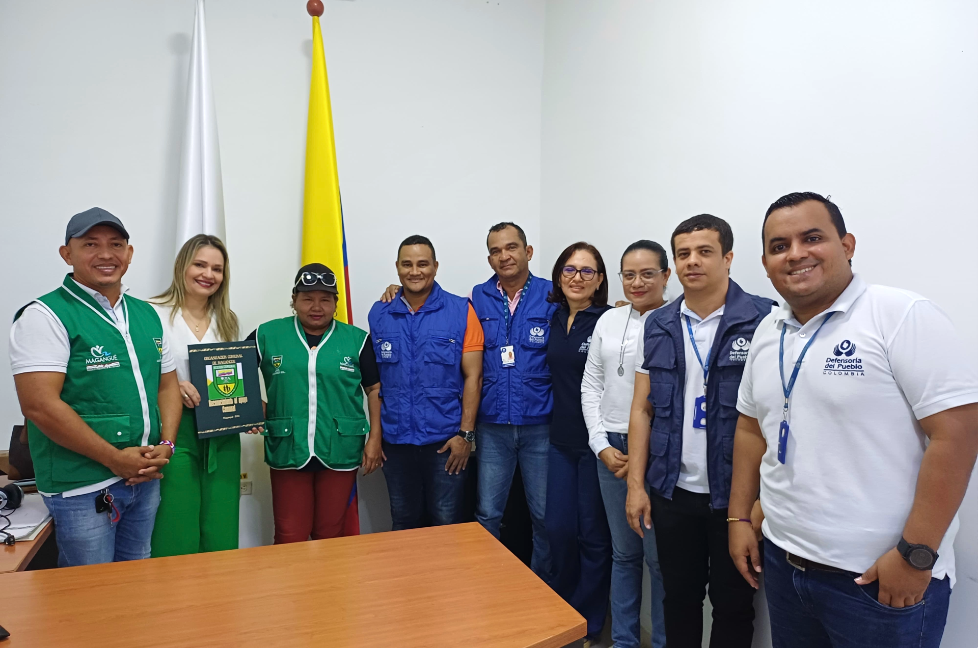 Defensoría del Pueblo recibe emotivo reconocimiento por su labor en el sur de Bolívar