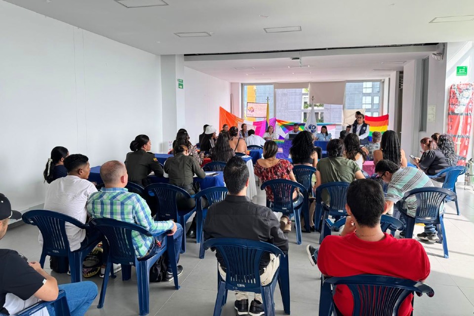 Mujeres transgénero que ejercen trabajo sexual en Armenia denuncian amenazas y actos de transfobia