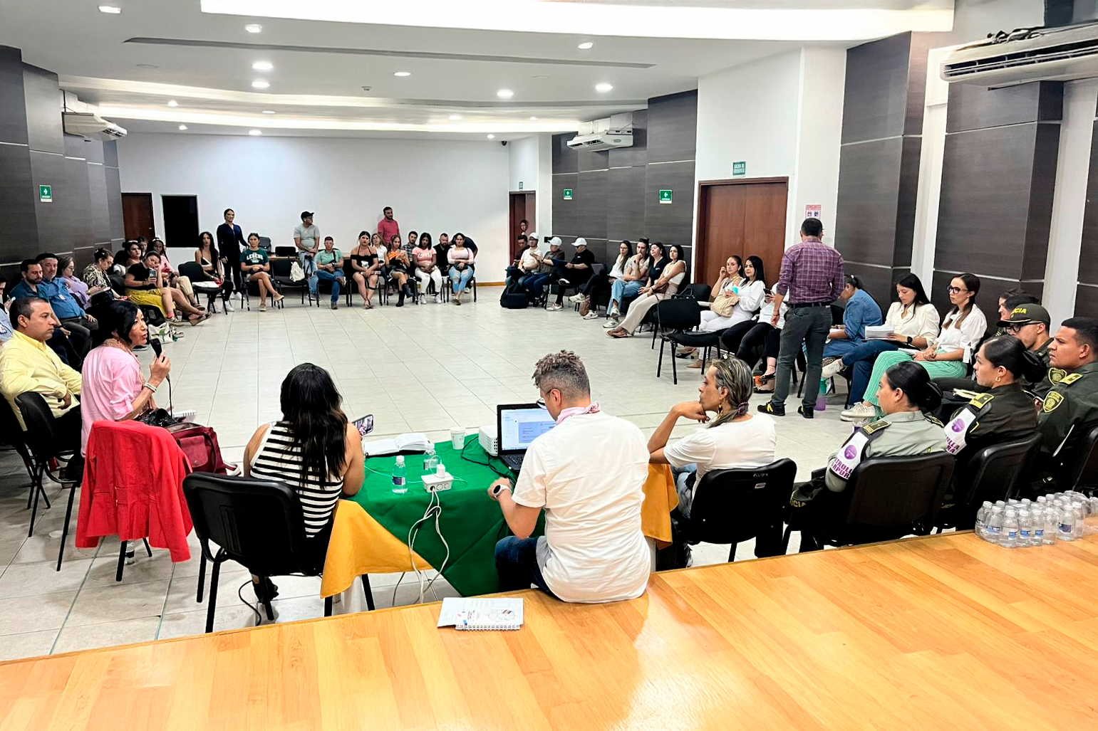 Defensoría del Pueblo participa en mesa de diálogo sobre derechos de mujeres trans en actividades sexuales pagas en el Quindío
