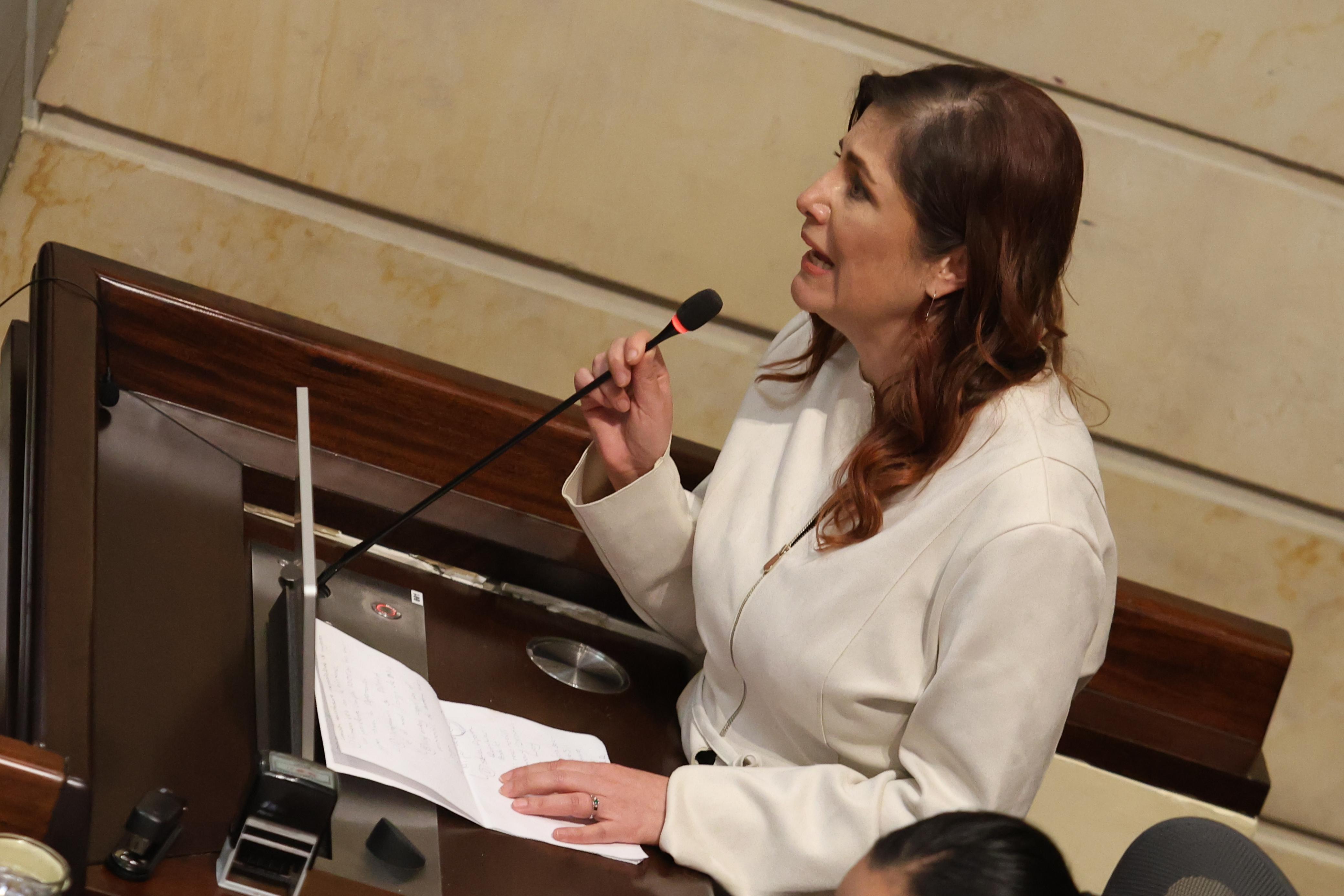 Defensora del Pueblo en el Congreso de la República. 