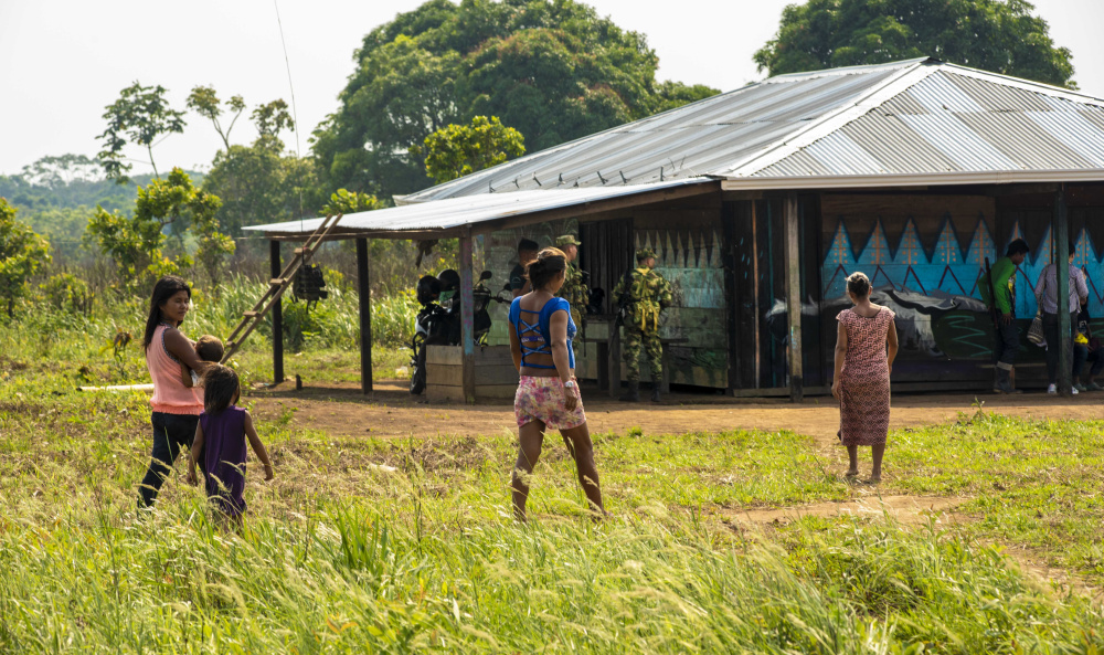 Los pueblos indígenas del Guaviare quedaron atrapados entre el fuego cruzado, mientras resistían desde su identidad cultural. 