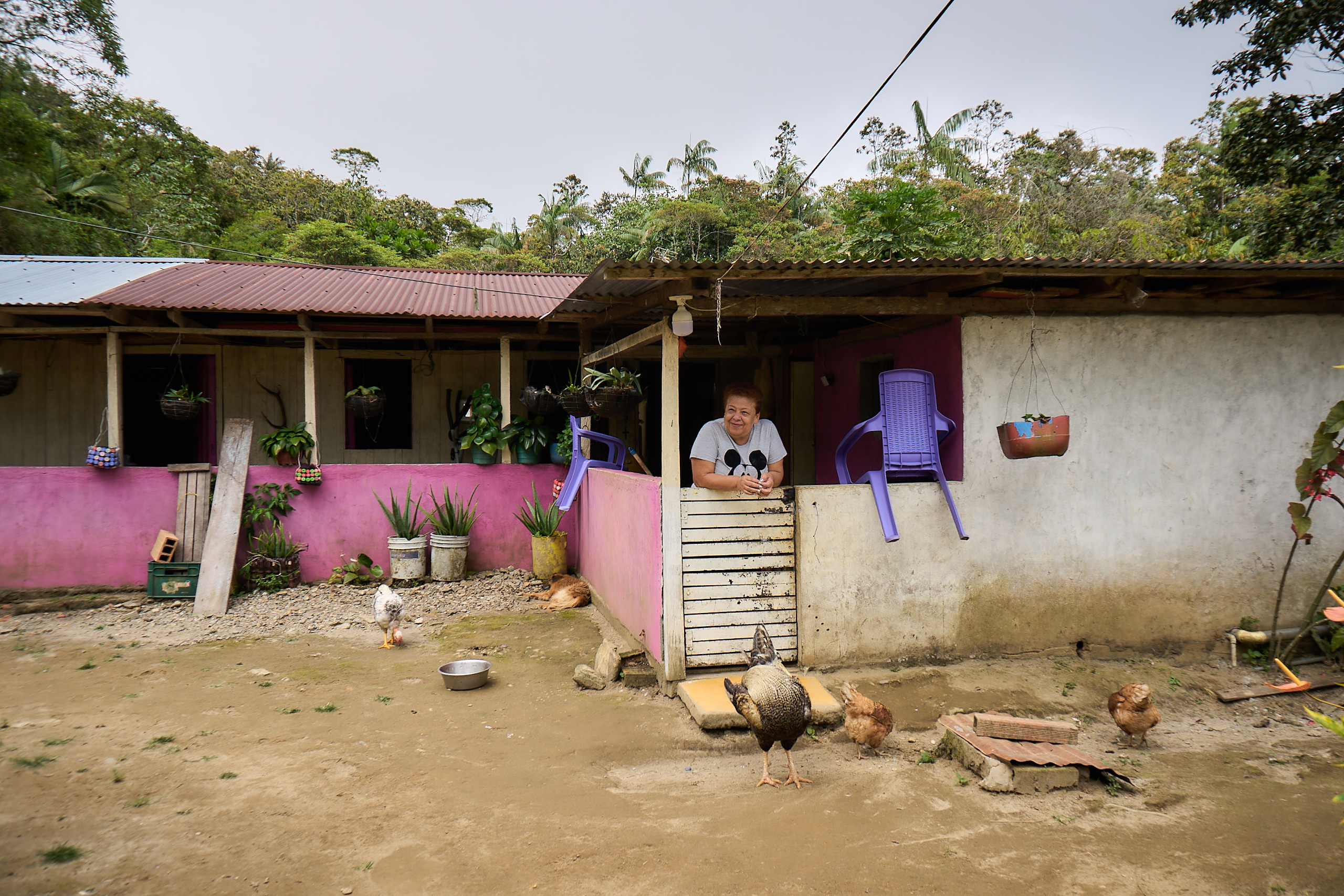 Frente a la presión armada, la comunidad de El Congal optó por no involucrarse en la confrontación, ejerciendo neutralidad y resistencia civil pese al riesgo. 