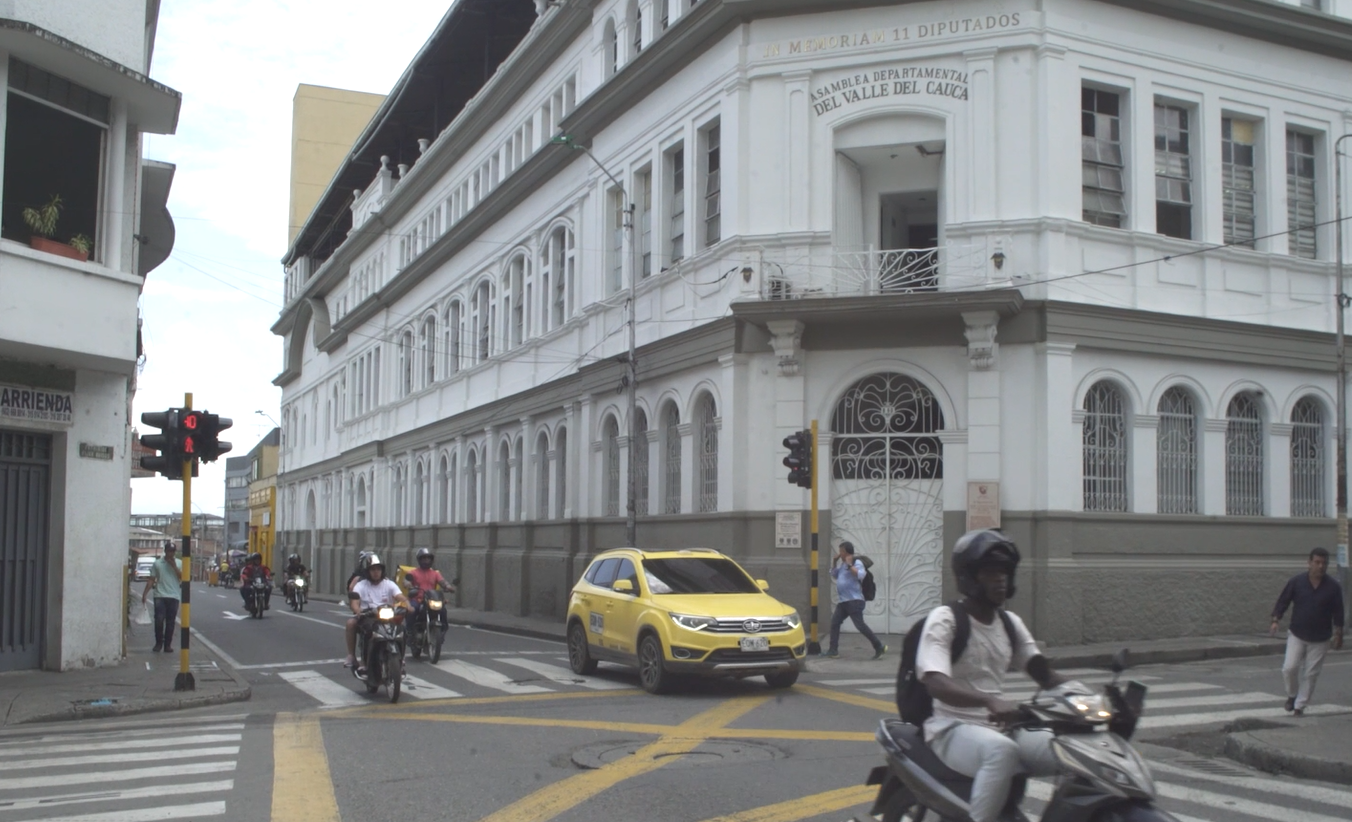 En la Asamblea Departamental del Valle del Cauca, donde hace más de dos décadas fueron secuestrados los 12 diputados, hoy se levantan espacios de memoria que honran su vida y legado. 
