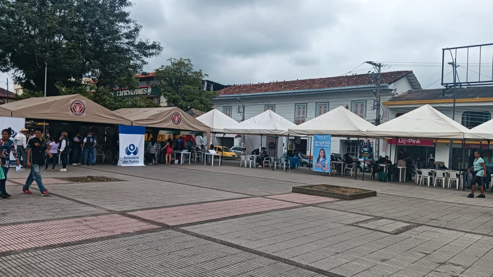 Punto de atención en la plaza de Chaparral