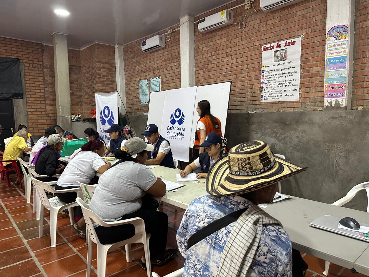 Personas afectadas por el conflicto en una zona rural.