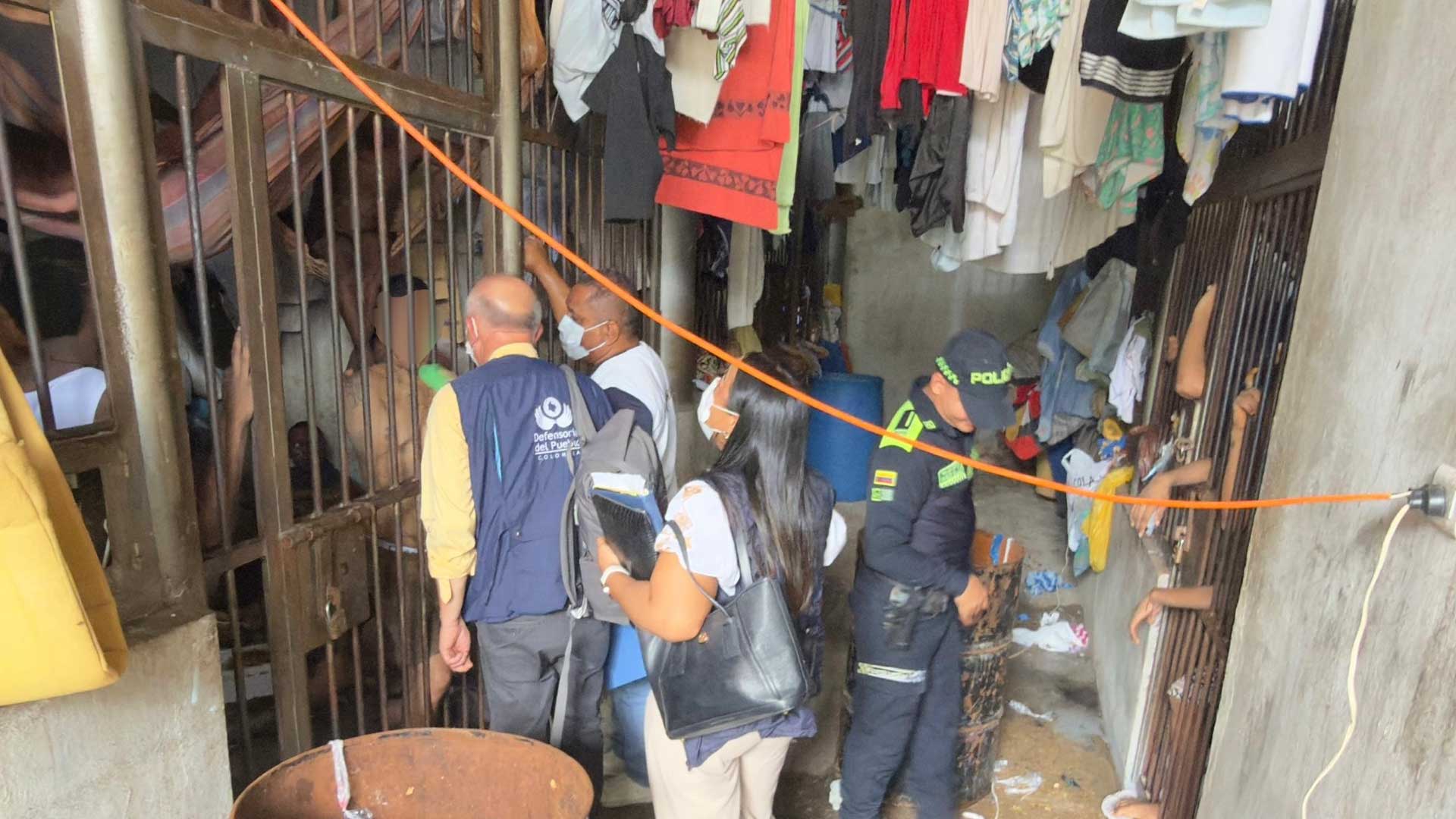 Defensoría alerta sobre hacinamiento cercano al 50% y vulneraciones   de derechos en centro de detención transitoria en Cartagena (Bolívar)