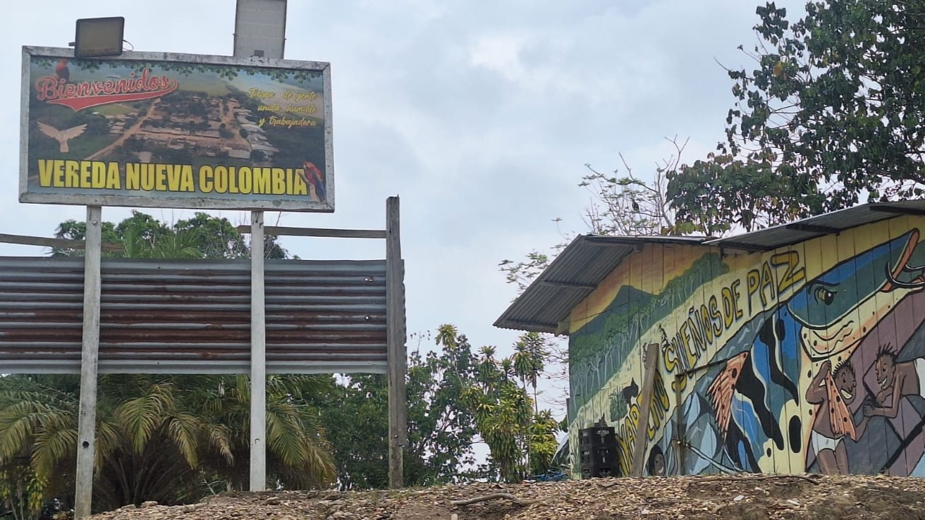 Reunión comunitaria en Nueva Colombia