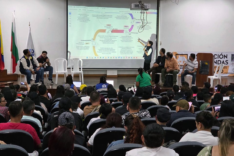 socialización en Manizales