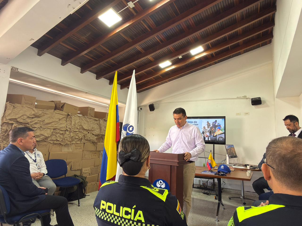 Policía en Centro de Conciliación