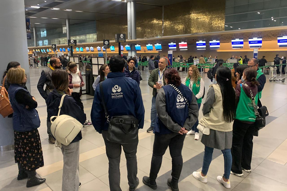 funcionarios en aeropuerto