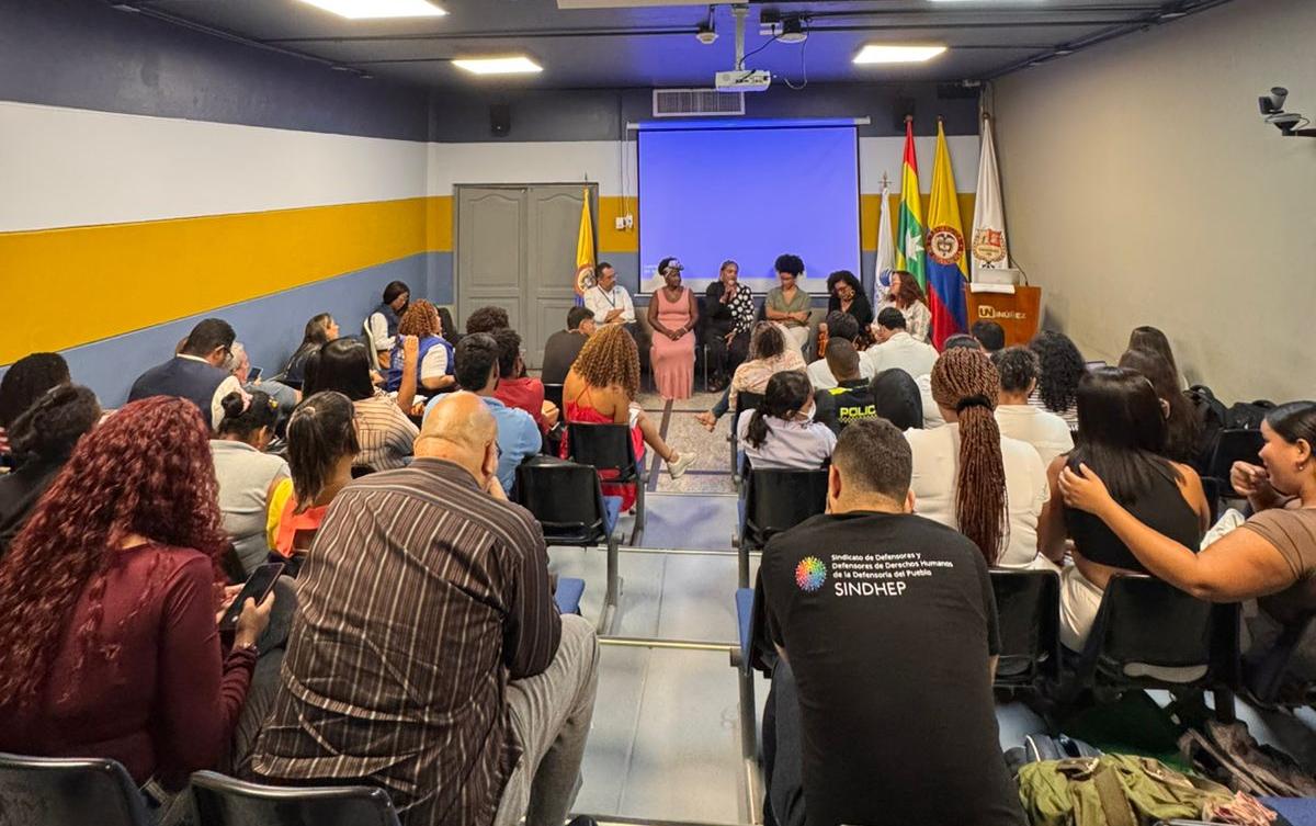 Participación de la Defensoría del Pueblo en el conversatorio